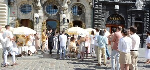 Смак свободи: центр Львова перетворився на знімальний майданчик