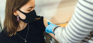 В киевских школах открывают пункты вакцинации: кто там сможет привиться