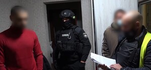 Подбрасывали наркотики: в Киеве таксисты требовали взятки под видом полицейских  