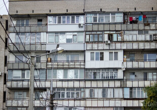 Попала в больницу: в Запорожье женщина выпала с 4-го этажа. Фото: Википедия