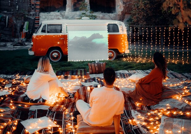 Запасайся попкорном: найцікавіші серіали, які слід подивитися цієї осені