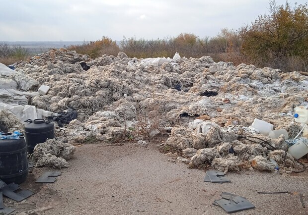 Опасная свалка химических отходов под Запорожьем: в полиции сообщили подробности. Фото: fb Ден Розенков