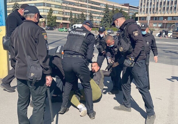 Избивали и издевались: запорожских полицейских посадили под домашний арест. Фото:facebook.com/traditionorder