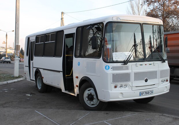 Высадили пассажиров из автобуса: полиция проверяет пригородные маршрутки. Фото: inform.zp.ua
