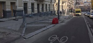 Не тем жертвуют: на бульваре Шевченко вырубили деревья ради парковки