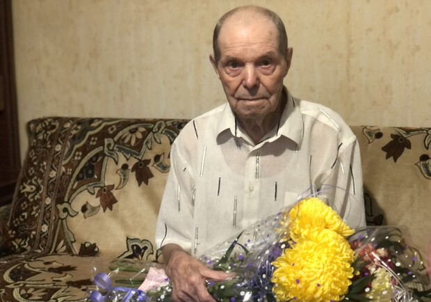Не стареет душой: в Энергодаре ветеран Второй мировой войны отпраздновал 102-летие. Фото: en.gov.ua
