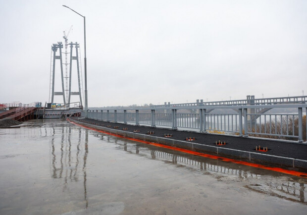 Откроют до конца года: вантовый мост инспектирует премьер-министр Шмыгаль. Фото: Кабинет Министров Украины