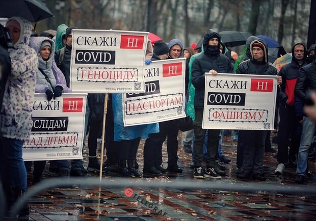 Требуют отменить ограничения: в Запорожье митингуют антивакцинаторы. Фото: facebook.com/yan.dobronosov