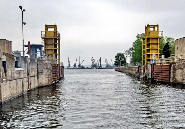 За 18 миллионов: планируют отремонтировать шлюз около плотины ДнепроГЭС. Фото: lookmytrips.com