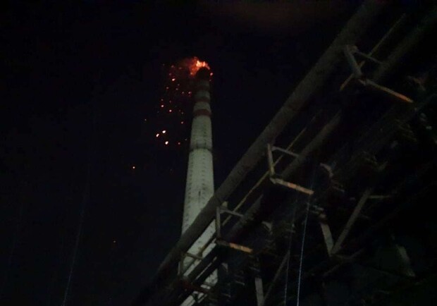 Огонь тушили 3 часа: на "Укрграфите" произошел пожар. Фото: zp.dsns.gov.ua