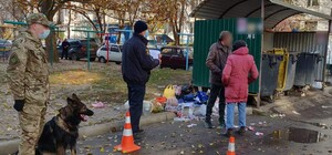 В Мелитополе нашли младенца в мусорном баке: его могли привезти туда специально