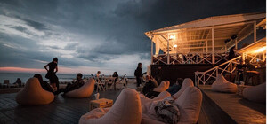 Поджог или случайность: на пляже в Одессе сгорел популярный ночной клуб (обновлено)