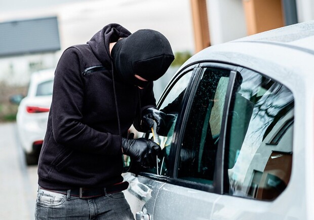 Чтобы погасить кредит: в Запорожье 18-летний работник СТО угнал чужое авто. Фото: pixabay.com