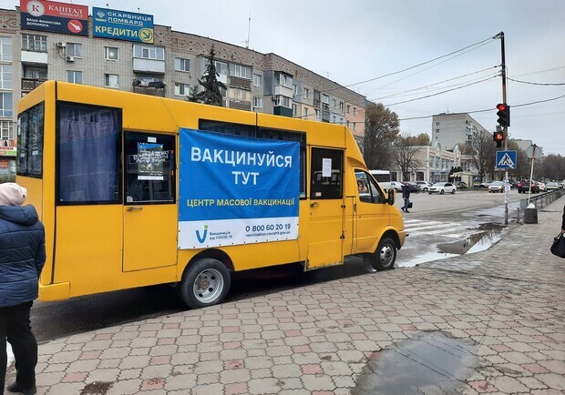 Внезапно: в Запорожье будут вакцинировать людей в автобусе. Фото: facebook.com/novomoskovska.pravda