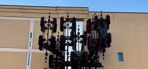 Благодаря потопу: как на Театральном бульваре появилась огромная люстра 