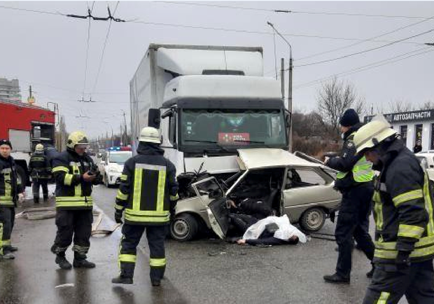 В Запорожье произошло смертельное ДТП с грузовиком 