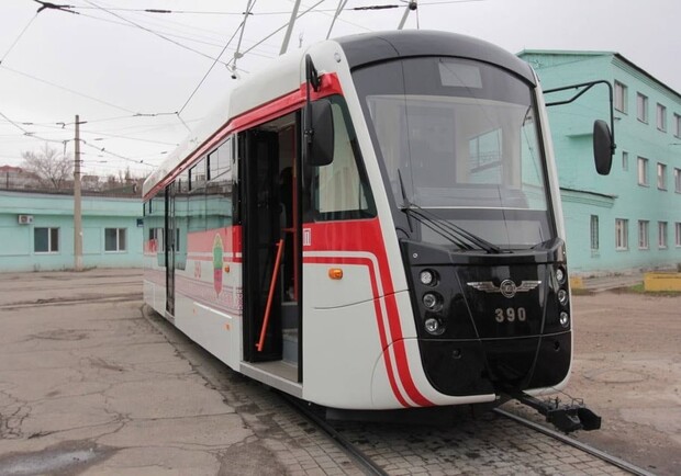 Первый в этом году новый запорожский трамвай вышел на линию. 