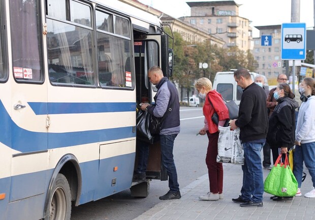 В Запорожье разрешают перевозить «стоячих» пассажиров - 