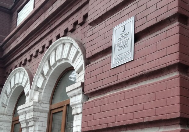 На архитектурные здания Запорожья прикрепили памятные таблички. 
