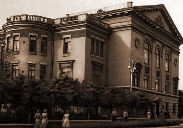 Как выглядели самые необычные здания Запорожья в начале прошлого века. 