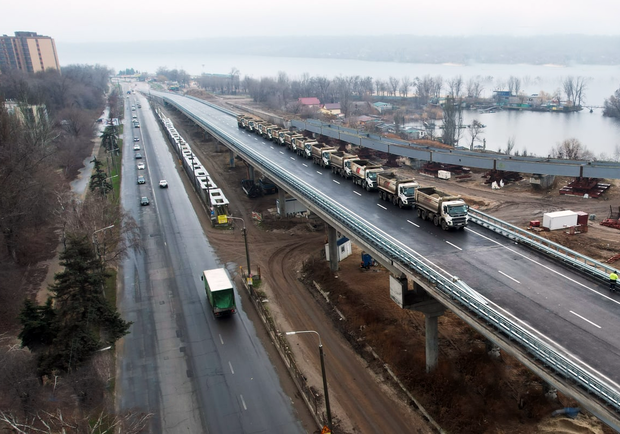В Запорожье испытали на прочность подъезды к вантовому мосту. 