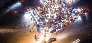 В Киеве создали елку из нескольких сотен автомобилей