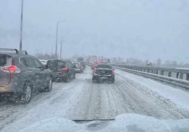 Новость - Транспорт и инфраструктура - Запорожье стоит в пробках из-за снегопада