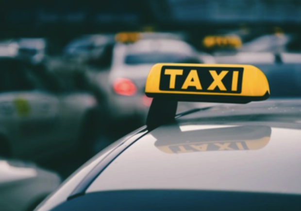 В Запорожье взлетели цены на такси 