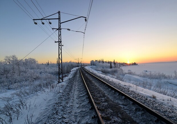 В Запорожье пассажирский поезд насмерть сбил женщину. 