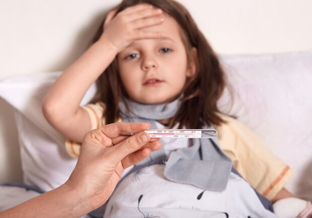 В МОЗ рассказали, можно ли обтирать спиртом человека с повышенной температурой - 