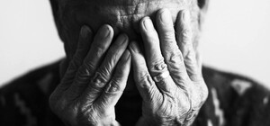 На Днепропетровщине двое братьев и девушка замучили дедушку до смерти