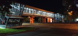 В современных переходах над линией скоростного трамвая не работают лифты