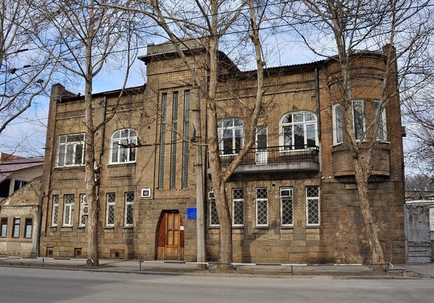 Как в Запорожье выглядит столетнее здание еврейской усадьбы прошлого века. 