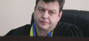 Судья, который избрал меру пресечения для Порошенко, внезапно ушел в отпуск