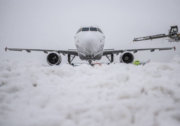 Из-за снегопада авиарейсы из Запорожья в Стамбул временно приостановлены. 