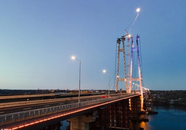 Глава Запорожской ОГА Старух провел эксперимент на новом мосту в Запорожье. 