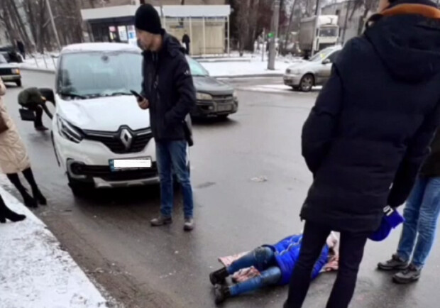 В Запорожье автомобиль сбил 17-летнюю девушку - 
