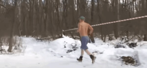 В Пуще-Водице поставлен рекорд: мужчина пробежал с голым торсом 42 км 