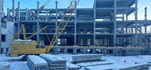 Будівництво онкоцентру: підряднику відмовили, але він не хоче йти і продовжує роботу