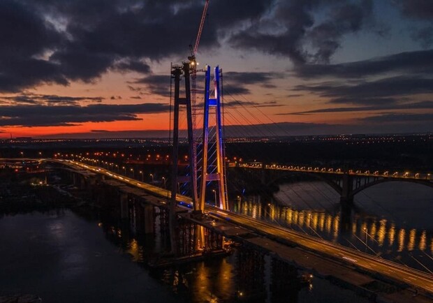 Министр инфраструктуры заявил, что мосты в Запорожье достроят в августе - 