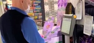 На Запоріжжі охоронець АТБ зважував яйця, щоб знайти золото