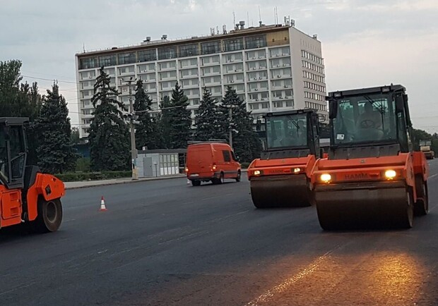 В Запорожье начали ремонтировать дороги на проблемных улицах. 