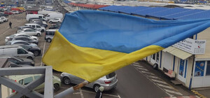 С огромными флагами и гимном: в Одессе празднуют День единения 