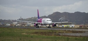 Wizz Air відклав дату відновлення та відкриття багатьох рейсів з України