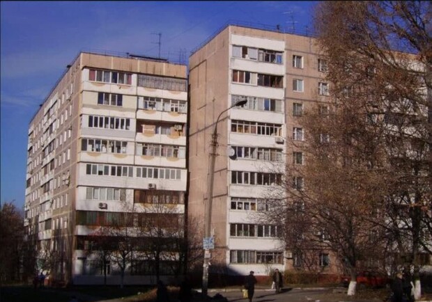 В Запорожье патрульные спасли парня, который хотел прыгнуть с 9-го этажа. 