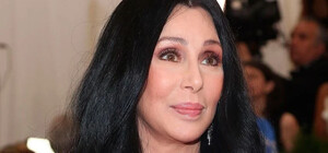 Известная певица Шер готова поселить в своем доме несколько украинских семей 