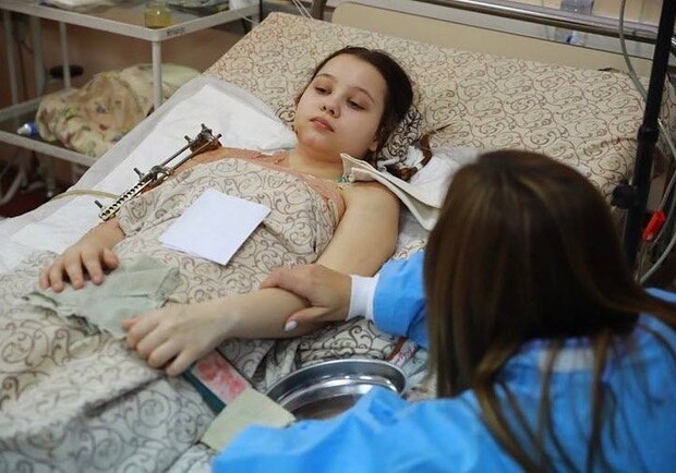 В Запорожской области мама с дочкой остались без ног из-за обстрела российских оккупантов 