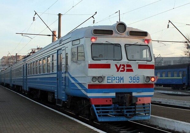 "Укрзалізниця" відновлює приміські потяги у напрямку Запоріжжя. 