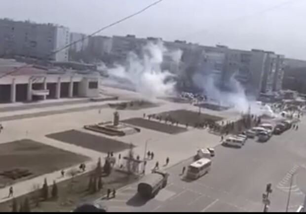 В Енергодарі окупанти обстріляли учасників мирного мітингу: є постраждалі. 