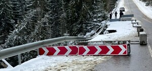 На трасі Львів-Самбір утворилося велике провалля